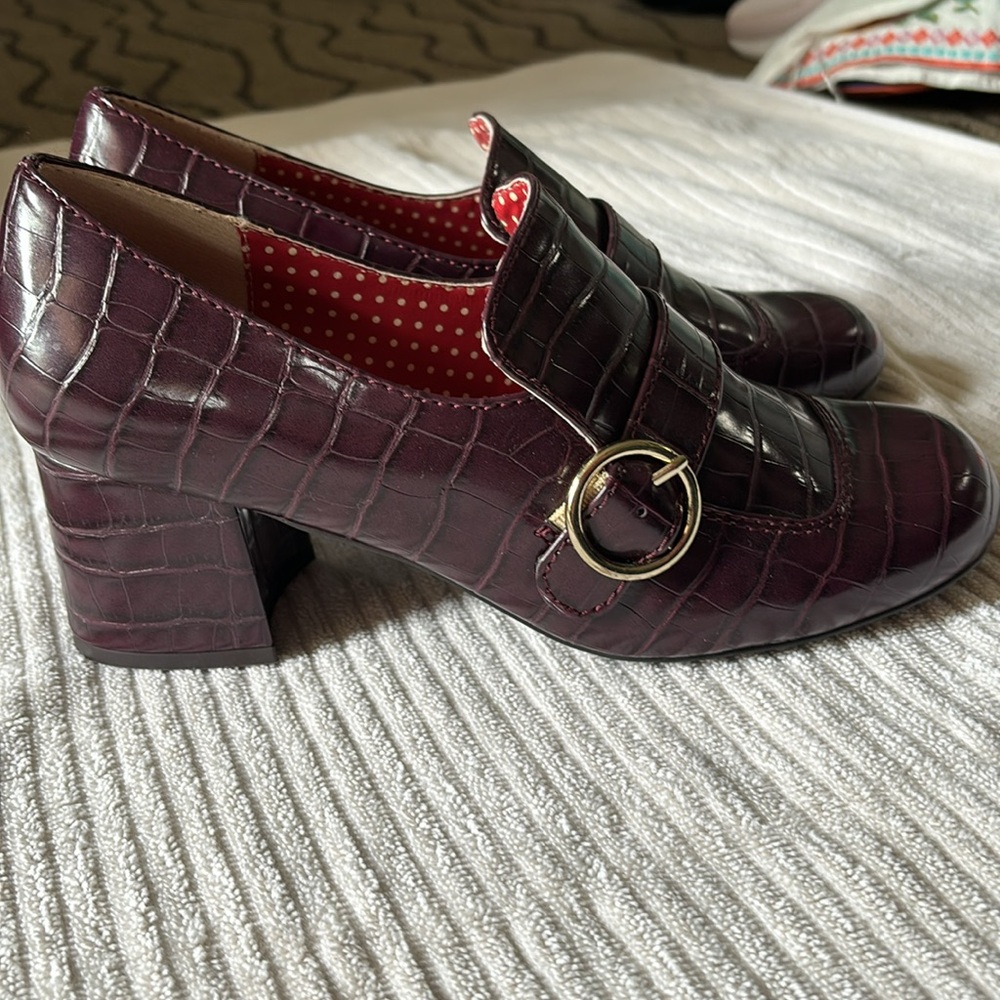 Shoes - Picture 3 of 7